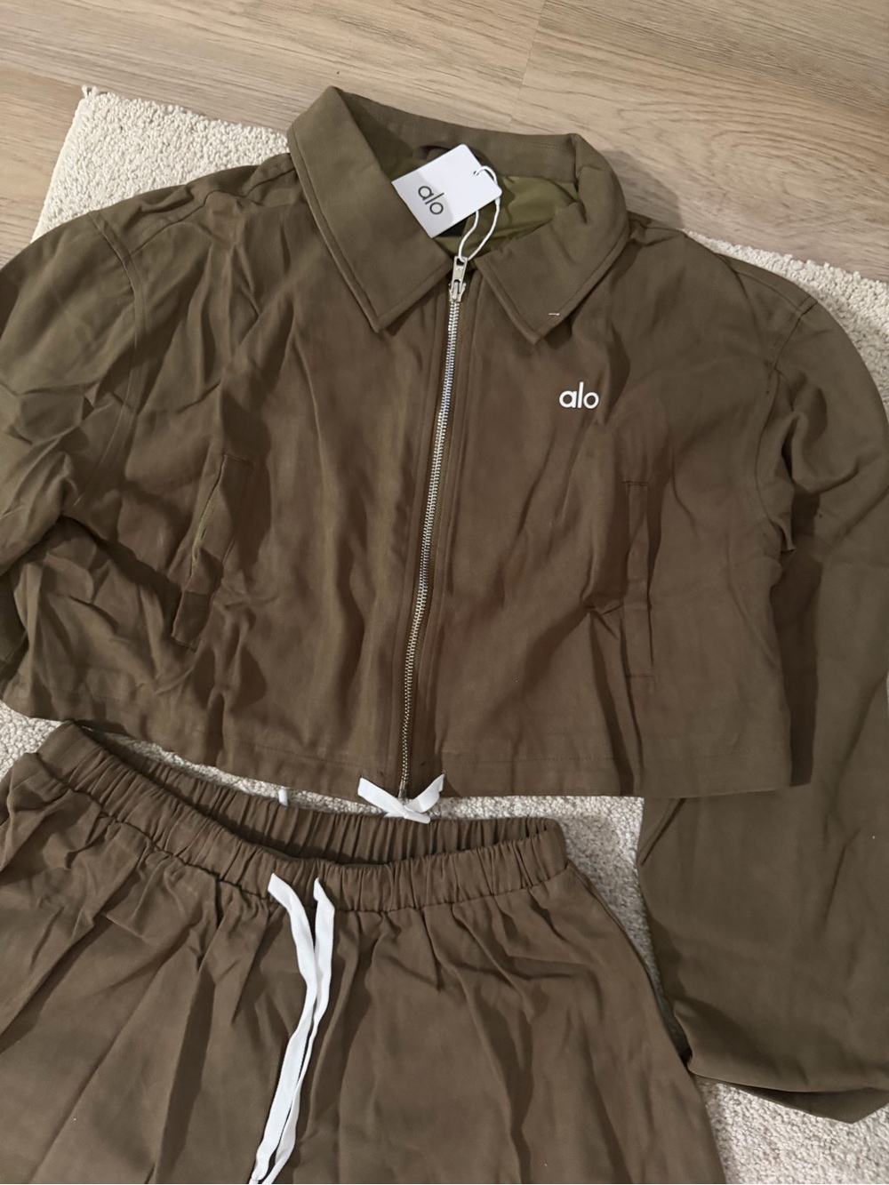 ALO Yoga Olive Green Cropped Zip Jacket & Skirt Set - Picture 4 of 5